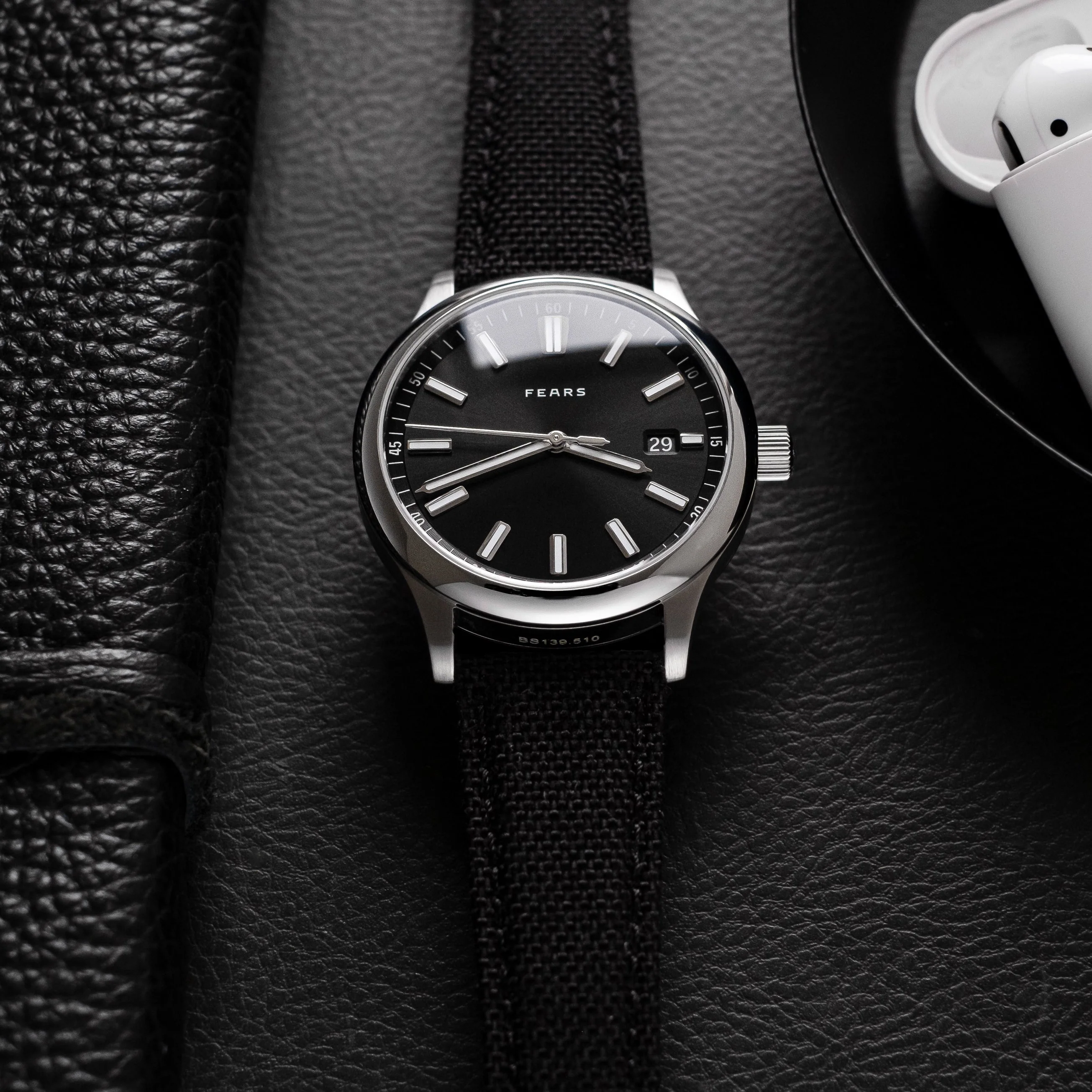 Redcliff 39.5 Date Raven Black - Image 6